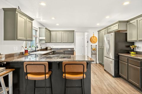 Tiny photo for 630 Spring Valley Drive, Medford, OR 97501 (MLS # 220212050)