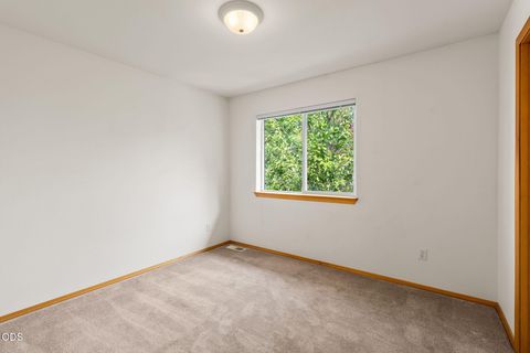 Tiny photo for 1141 Golden Pheasant Drive, Redmond, OR 97756 (MLS # 220225919)