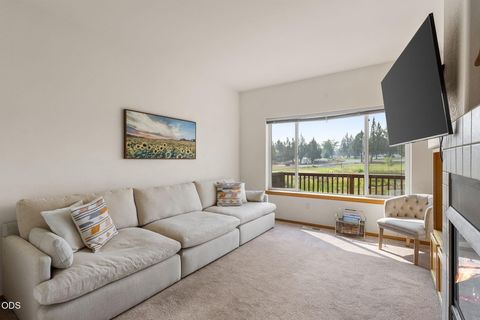 Tiny photo for 1141 Golden Pheasant Drive, Redmond, OR 97756 (MLS # 220225919)