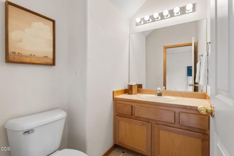 Tiny photo for 1141 Golden Pheasant Drive, Redmond, OR 97756 (MLS # 220225919)
