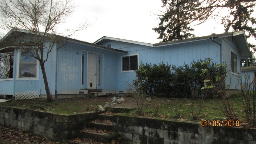 Fixer Upper! 3 bedroom, 2 bath home in Jerome Prairie area. Nice level and usable 0.66 acres. Property has a large shop.