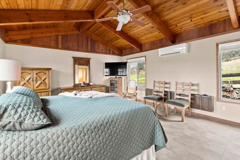 Tiny photo for 28000 SE Paulina Highway, Prineville, OR 97754 (MLS # 220212205)