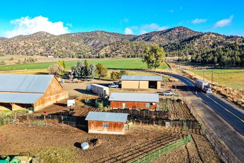 Tiny photo for 28000 SE Paulina Highway, Prineville, OR 97754 (MLS # 220212205)