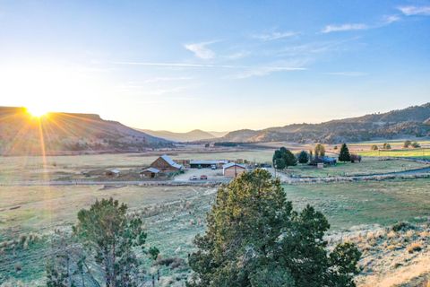 Tiny photo for 28000 SE Paulina Highway, Prineville, OR 97754 (MLS # 220212205)