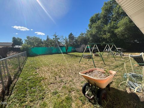 Tiny photo for 4810 Derby Place, Klamath Falls, OR 97603 (MLS # 220224603)