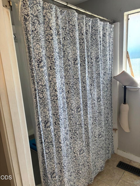 Tiny photo for 4810 Derby Place, Klamath Falls, OR 97603 (MLS # 220224603)