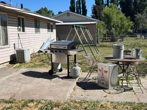 Tiny photo for 4810 Derby Place, Klamath Falls, OR 97603 (MLS # 220224603)