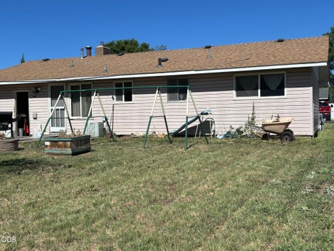 Tiny photo for 4810 Derby Place, Klamath Falls, OR 97603 (MLS # 220224603)