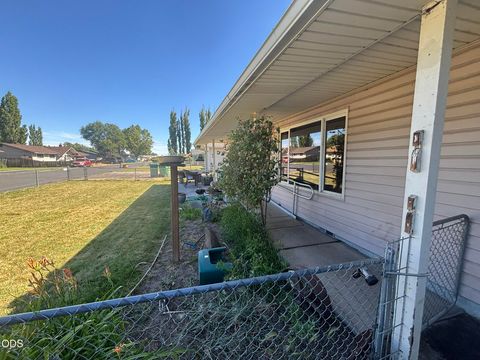 Tiny photo for 4810 Derby Place, Klamath Falls, OR 97603 (MLS # 220224603)