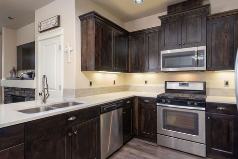 Tiny photo for 3179 SW 28th Street, Redmond, OR 97756 (MLS # 220216920)