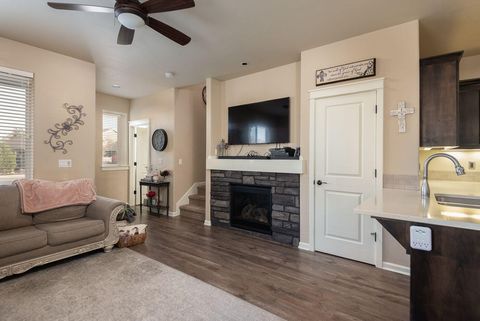 Tiny photo for 3179 SW 28th Street, Redmond, OR 97756 (MLS # 220216920)