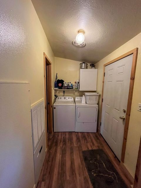 Tiny photo for 15737 Camino De Oro Avenue, La Pine, OR 97739 (MLS # 220214307)