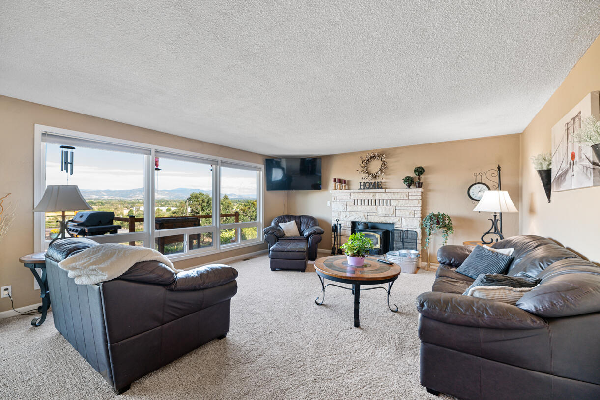 6251 Ventura Lane