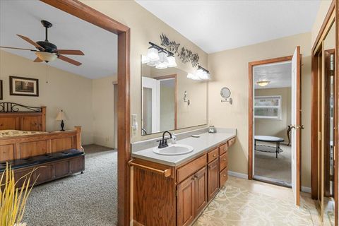 Tiny photo for 2740 Prescott Street, Medford, OR 97504 (MLS # 220213827)