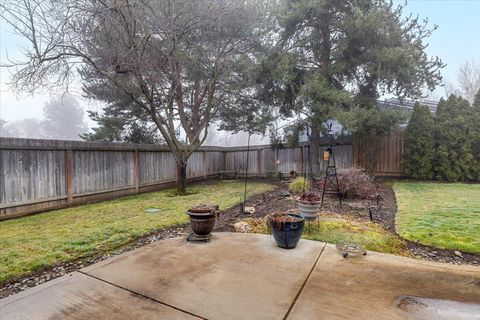 Tiny photo for 2740 Prescott Street, Medford, OR 97504 (MLS # 220213827)