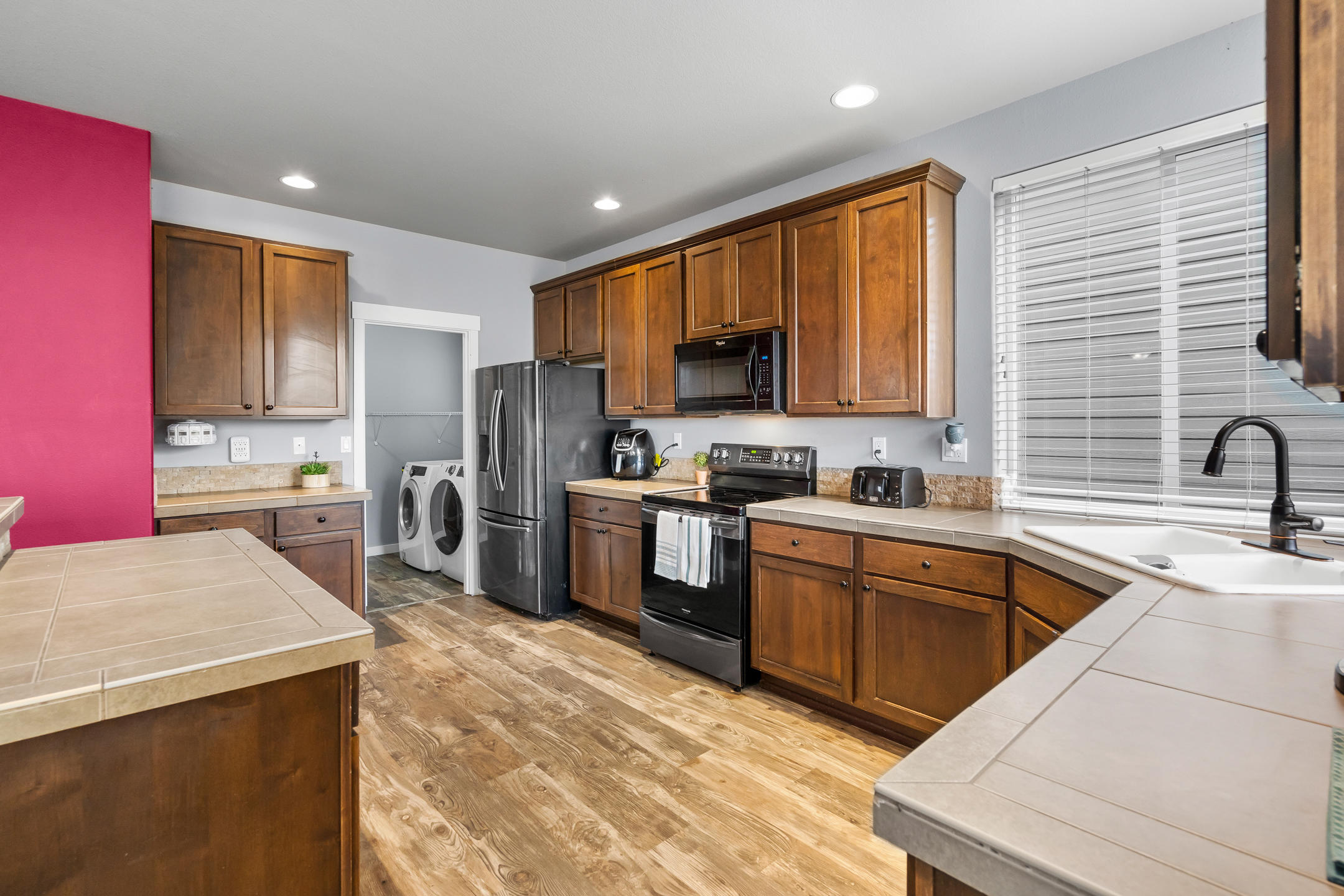 Ni Lah Sha Village - Residential