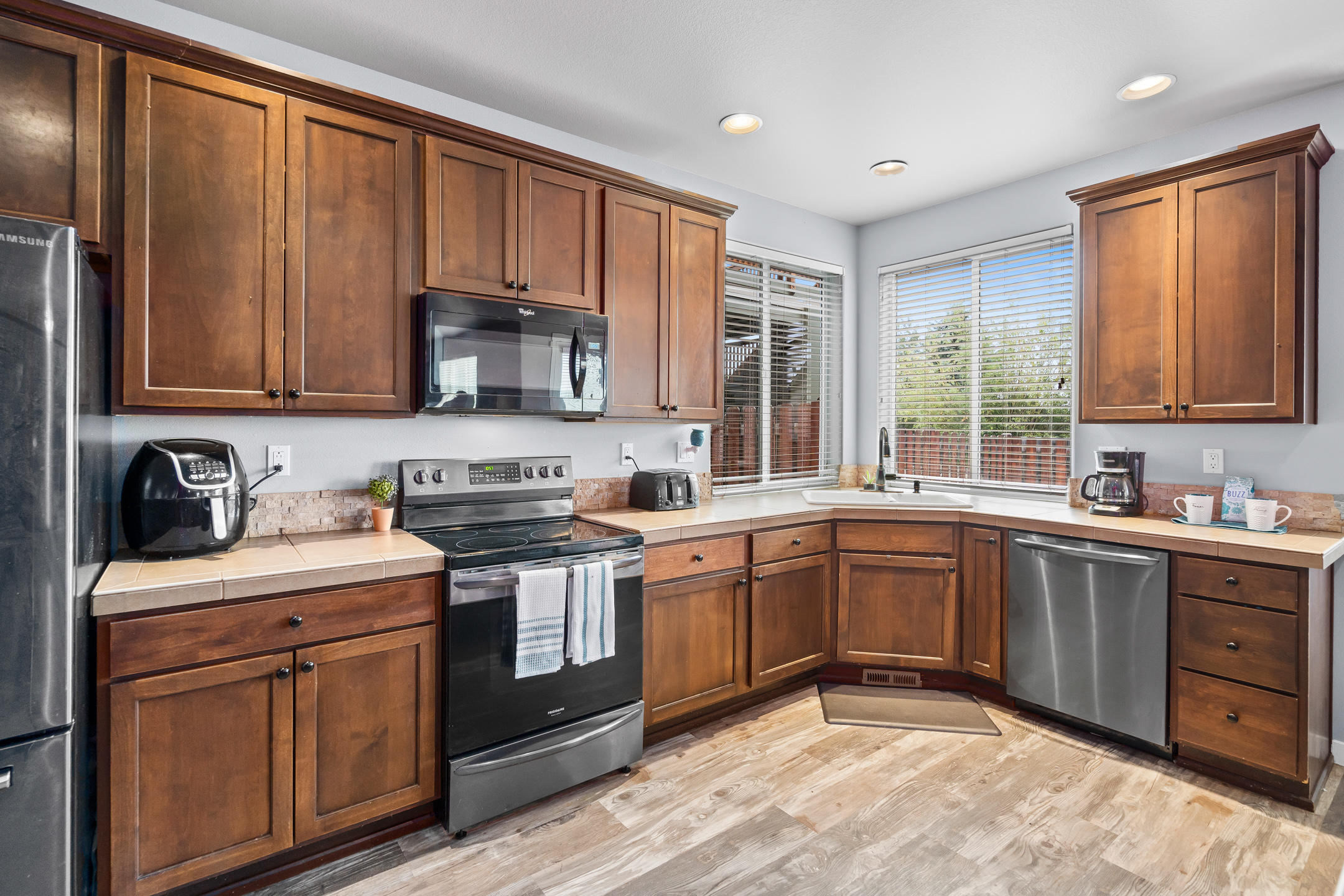 Ni Lah Sha Village - Residential