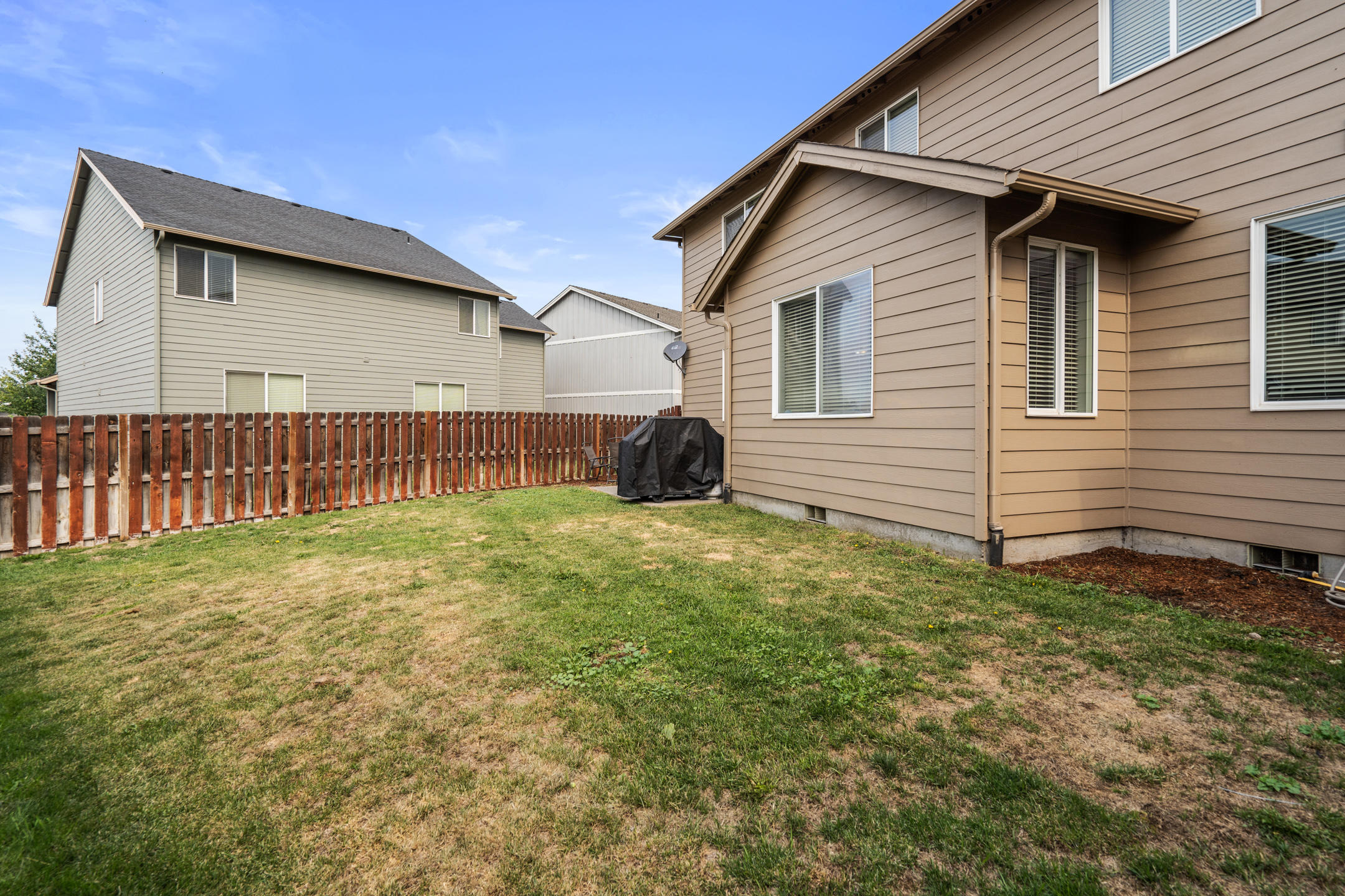 Ni Lah Sha Village - Residential