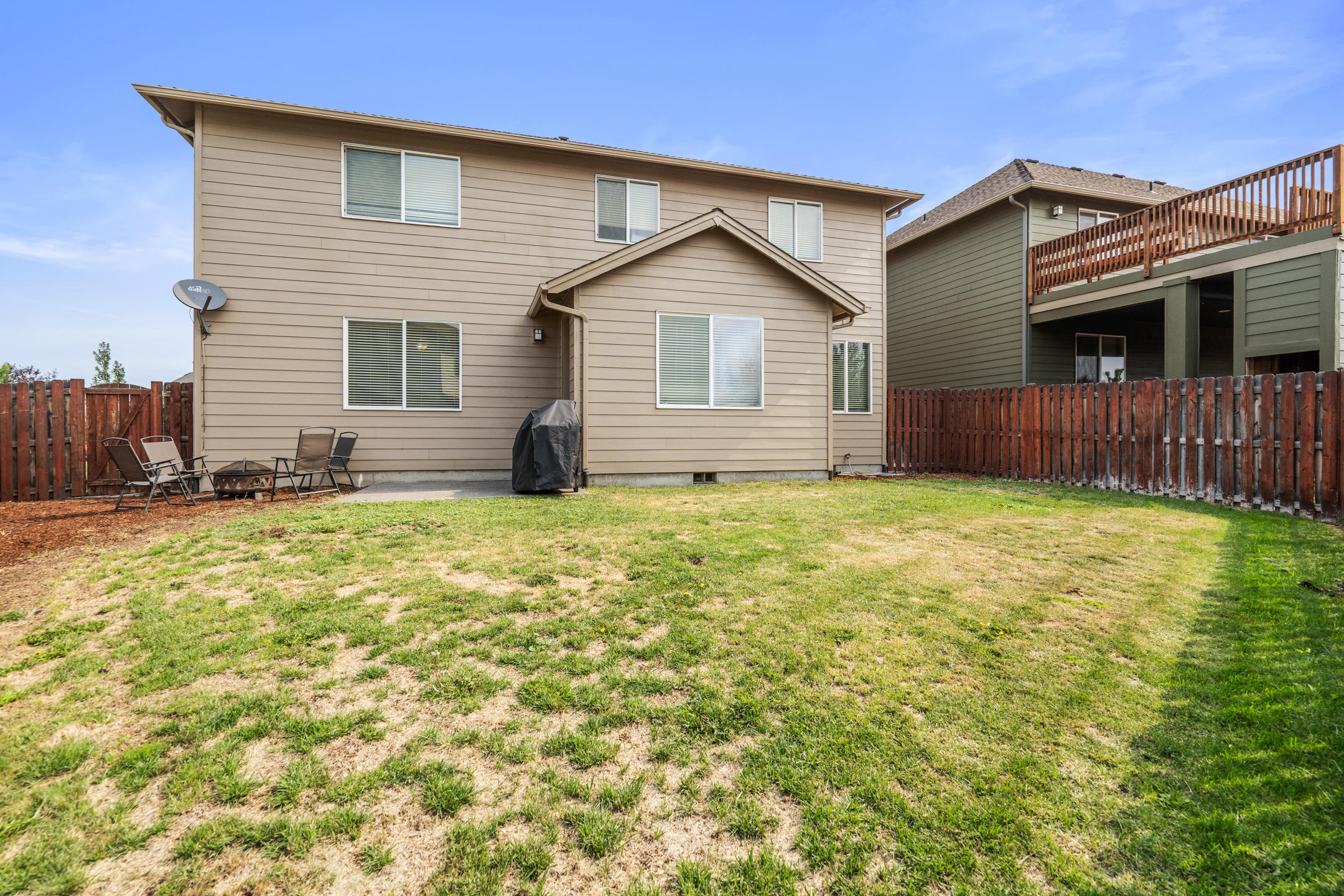 Ni Lah Sha Village - Residential