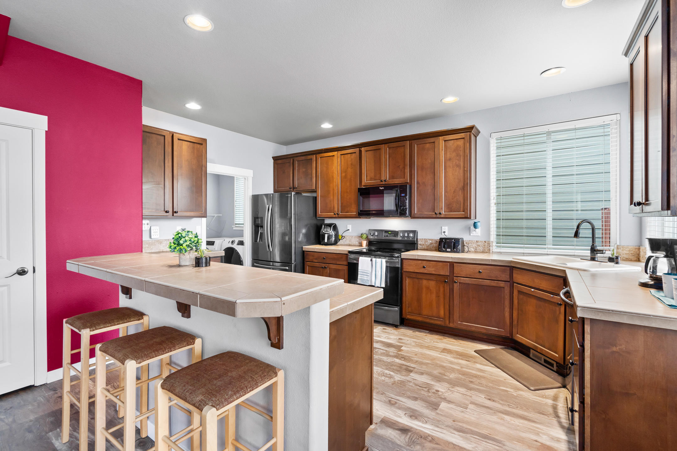 Ni Lah Sha Village - Residential