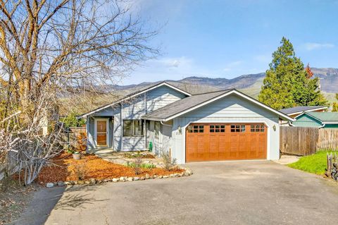 Photo of 239 E Hersey Street, Ashland, OR 97520 (MLS # 220217572)