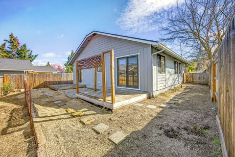 Tiny photo for 239 E Hersey Street, Ashland, OR 97520 (MLS # 220217572)