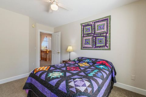 Tiny photo for 10831 Kestrel Road, Klamath Falls, OR 97601 (MLS # 220220172)