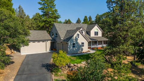 Photo of 10831 Kestrel Road, Klamath Falls, OR 97601 (MLS # 220220172)