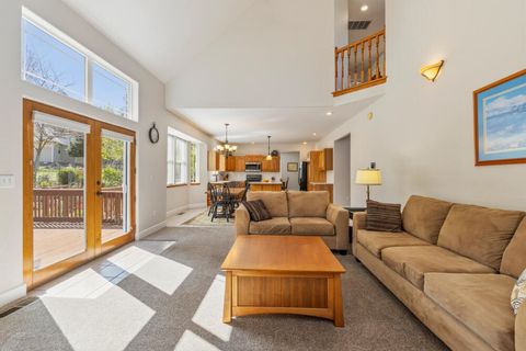 Tiny photo for 10831 Kestrel Road, Klamath Falls, OR 97601 (MLS # 220220172)