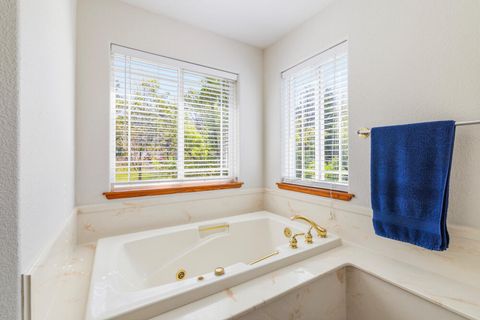 Tiny photo for 10831 Kestrel Road, Klamath Falls, OR 97601 (MLS # 220220172)