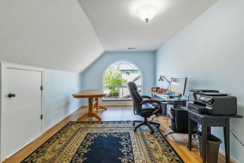 Tiny photo for 10831 Kestrel Road, Klamath Falls, OR 97601 (MLS # 220220172)