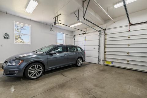 Tiny photo for 10831 Kestrel Road, Klamath Falls, OR 97601 (MLS # 220220172)