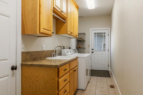 Tiny photo for 10831 Kestrel Road, Klamath Falls, OR 97601 (MLS # 220220172)