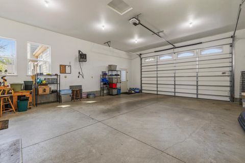 Tiny photo for 10831 Kestrel Road, Klamath Falls, OR 97601 (MLS # 220220172)