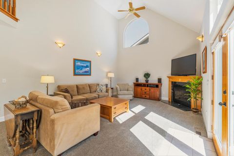 Tiny photo for 10831 Kestrel Road, Klamath Falls, OR 97601 (MLS # 220220172)