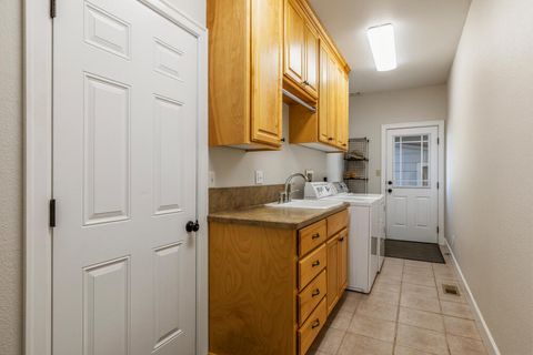 Tiny photo for 10831 Kestrel Road, Klamath Falls, OR 97601 (MLS # 220220172)
