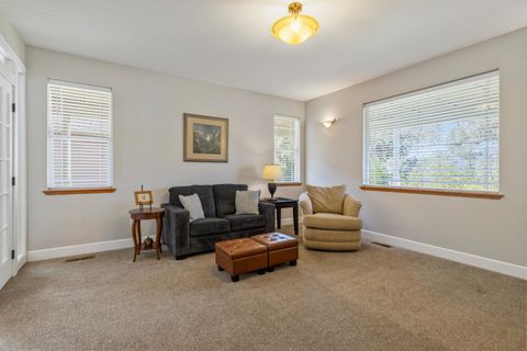 Tiny photo for 10831 Kestrel Road, Klamath Falls, OR 97601 (MLS # 220220172)