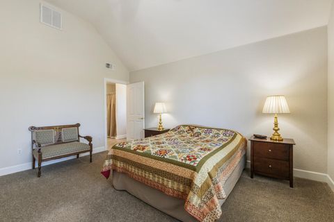 Tiny photo for 10831 Kestrel Road, Klamath Falls, OR 97601 (MLS # 220220172)