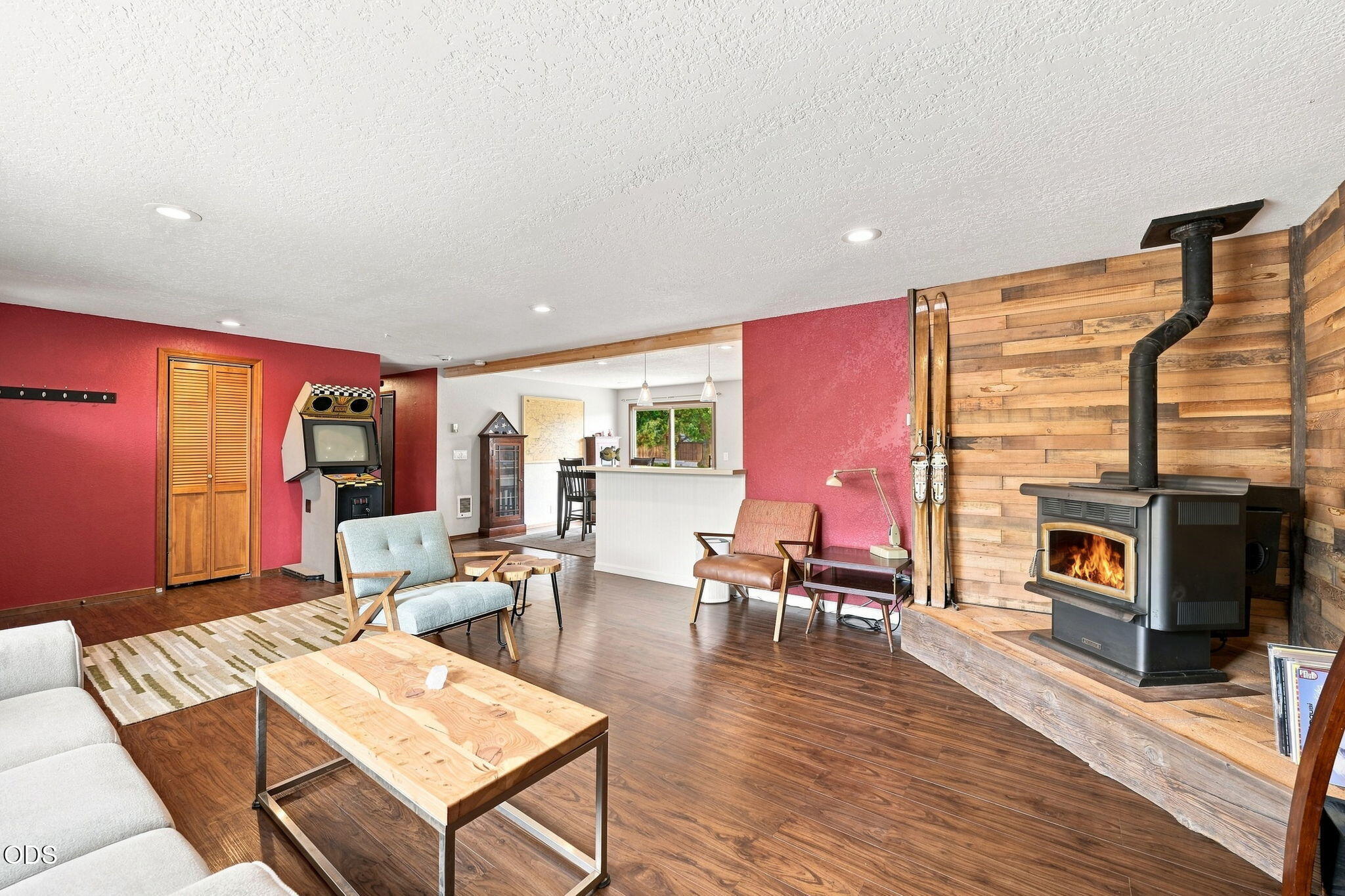 2563 SW Cascade Avenue