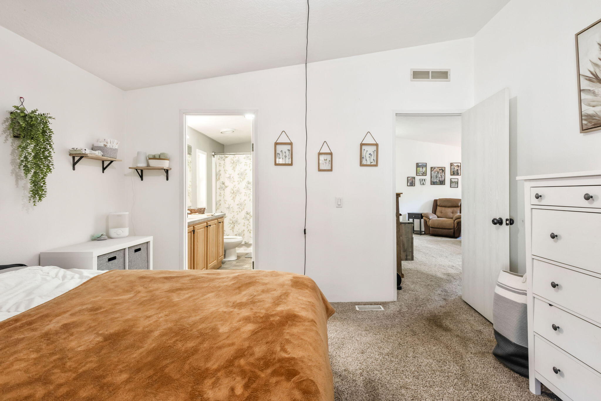 Los Pinos - Residential