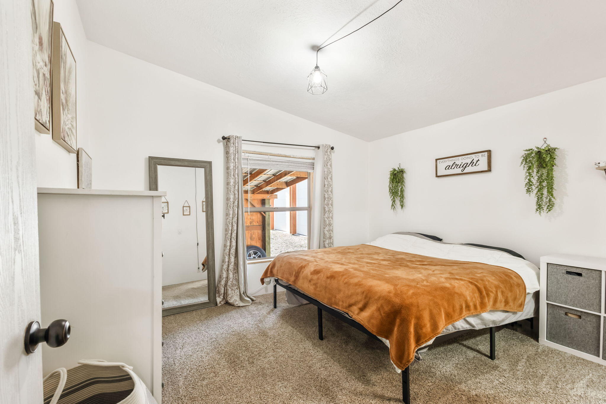 Los Pinos - Residential