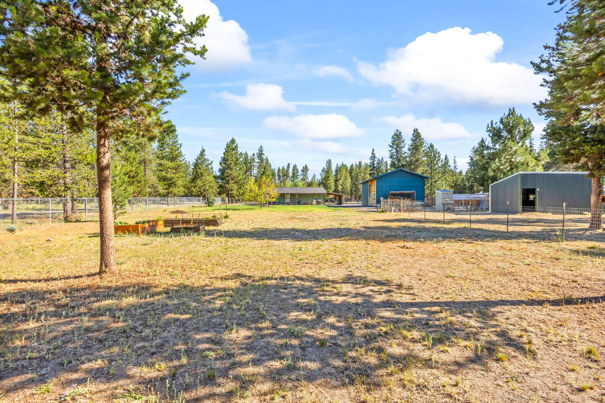 Los Pinos - Residential