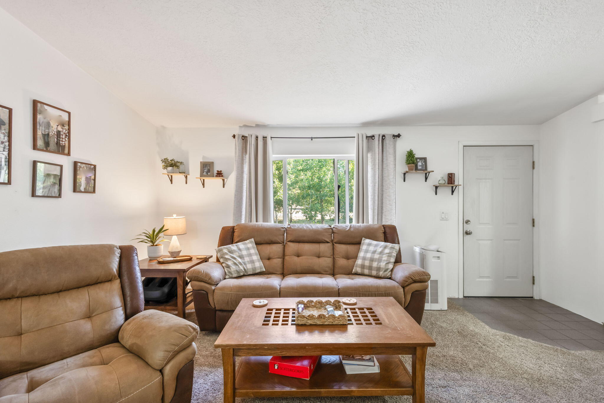 Los Pinos - Residential