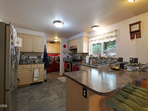Tiny photo for 10 Quail Run Drive, Shady Cove, OR 97539 (MLS # 220223175)