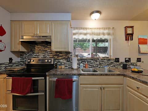 Tiny photo for 10 Quail Run Drive, Shady Cove, OR 97539 (MLS # 220223175)