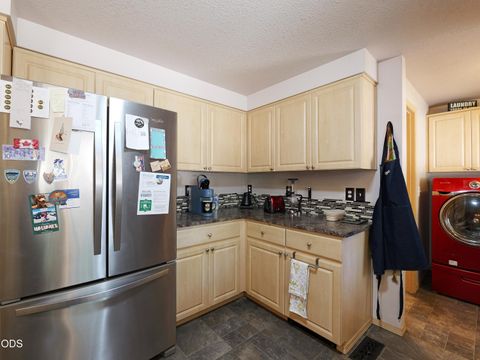 Tiny photo for 10 Quail Run Drive, Shady Cove, OR 97539 (MLS # 220223175)