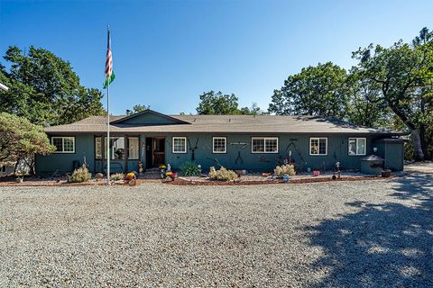 Photo of 332 Rene Drive, Shady Cove, OR 97539 (MLS # 220219329)