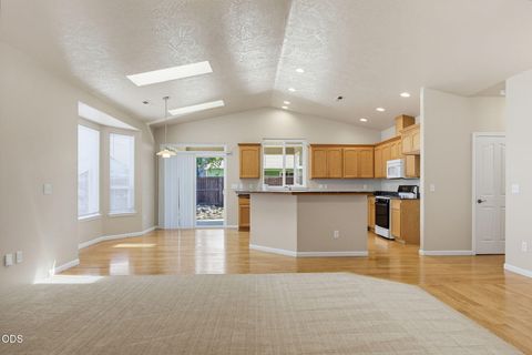 Tiny photo for 1007 Highbury Drive, Medford, OR 97501 (MLS # 220225851)