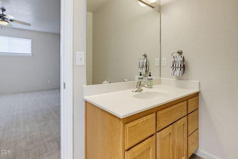 Tiny photo for 1007 Highbury Drive, Medford, OR 97501 (MLS # 220225851)