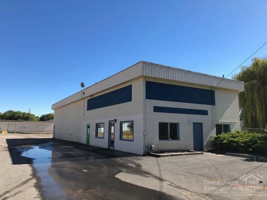 Fully fenced 1.11 AC offers ample graveled yard space with gated access off of NE Court St. as well as NE Elm St. The property consists of two buildings for a total of +/-7,808 SF. The west building is +/-3,008 SF and includes two roll ups, an office, restroom, and a small showroom. The east building is a +/-4,800 SF warehouse with two dock high roll ups on the west side of the building, and one dock high and one grade level roll up on the east side of the building.